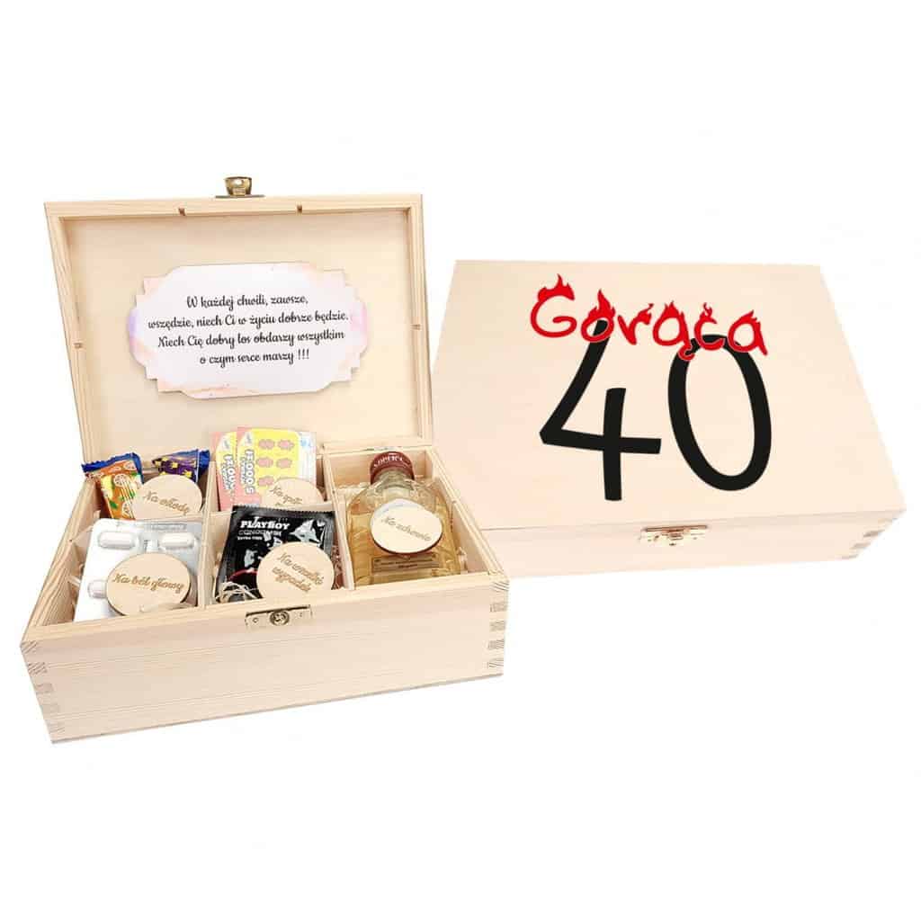 Niezbędnik pudełko drewniane z przegródkami na urodziny z kolorowym nadrukiem