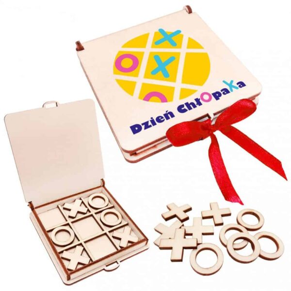 Pudełko gra drewniana kółko i krzyżyk z wstążką z kolorowym nadrukiem na Dzień Chłopaka