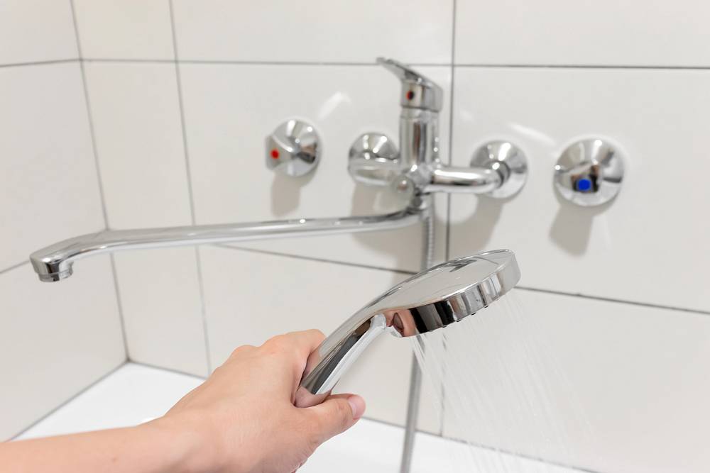 Ogrzewanie wody w praktyce – jak wybrać rozwiązanie zapewniające komfort i rozsądne koszty?